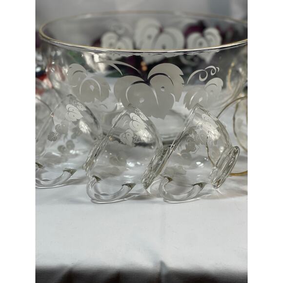 Vintage Anchor Hocking Punch Bowl Set with 12 Cups - Gold Rim and Grape Leaves - Picture 8 of 13